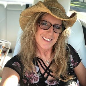 Meet your Posher, Dori